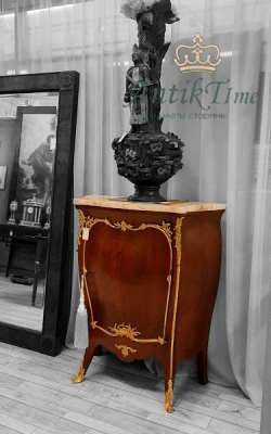 Боковой шкаф в стиле Людовика XV от  François Linke