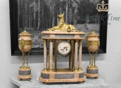 Старинные часы с собакой