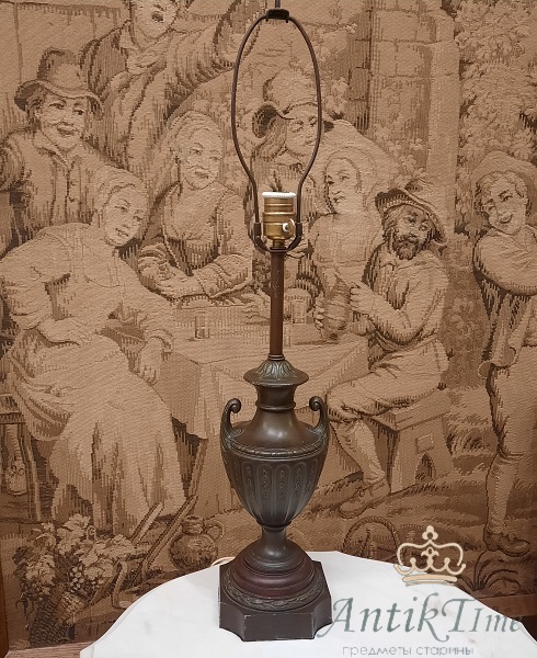 Старинная настольная лампа