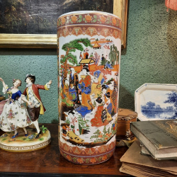 Зонтница в стиле шинуазри